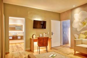 TV a/nebo společenská místnost v ubytování Flair Hotel Nieder