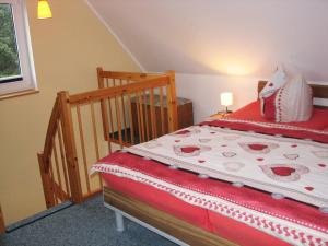 Ein Bett oder Betten in einem Zimmer der Unterkunft Ferienhaus Schrammsteinblick