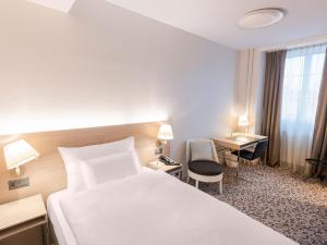 Postel nebo postele na pokoji v ubytování Hotel Savoy + 22 fotografií