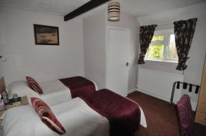 Letto o letti in una camera di The Olde Forge Hotel