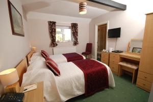 Letto o letti in una camera di The Olde Forge Hotel