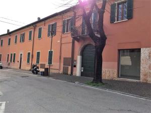 a motorcycle parked in front of a building at DesenzanoLoft Le chateau de Margot in Desenzano del Garda