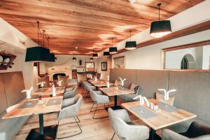 A seating area at Hotel Jerzner Hof 4 Sterne Superior