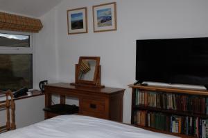 A television and/or entertainment centre at Raise Cottage