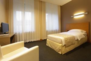 Postel nebo postele na pokoji v ubytování Hotel-Résidence Am Klouschter