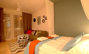 Posteľ alebo postele v izbe v ubytovaní IRS ROYAL APARTMENTS Apartamenty IRS Cztery Oceany