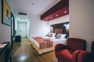 Tempat tidur dalam kamar di Muthu Raga Madeira Hotel