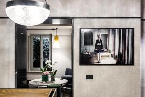 a living room with a picture on the wall at Locanda Pandenus Brera in Milan