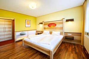 Postel nebo postele na pokoji v ubytování Revita Hotel Kocher