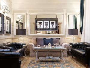 a living room with couches and a table at Hotel Barocco in Rome