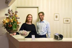 a man and a woman standing behind a counter at Hotel Hirschen in Zürich