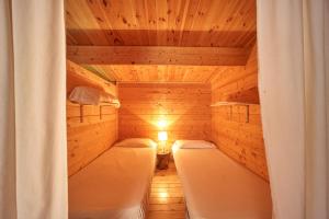 a small room with two beds in a sauna at Camping Escana in Es Cana