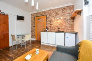 a living room with a couch and a table at The LOCATION- 1 FREE PRIVATE PARKING SPACE - 60 SECOND WALK 2 MINSTER! in York