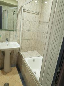 Ένα μπάνιο στο Minos Boutique Hotel