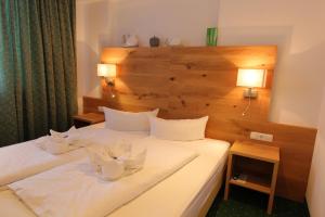 Posteľ alebo postele v izbe v ubytovaní Hotel Tirolerhof