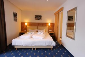 Posteľ alebo postele v izbe v ubytovaní Hotel Tirolerhof