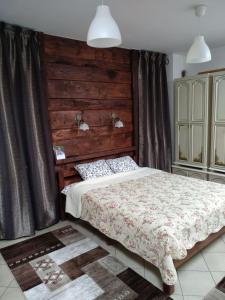 Un pat sau paturi într-o cameră la studio Cristian-Brasov