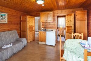 Kuchyň nebo kuchyňský kout v ubytování Hotel y Bungalows Balcón de Competa
