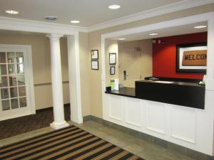 a lobby with a waiting area with a mexican at Extended Stay America Suites - Seattle - Everett - Silverlake in Murphys Corner