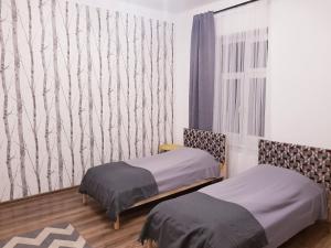 Guest Room RÓWNA客房内的一张或多张床位