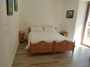 Tempat tidur dalam kamar di Nido di Rondine B&B