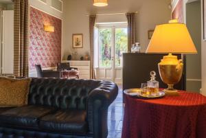 A seating area at Relais La Placa