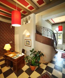 A seating area at Relais La Placa