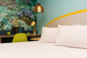 Ένα ή περισσότερα κρεβάτια σε δωμάτιο στο Delphin Surf Hotel