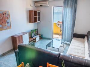 a living room with a couch and a glass table at Apartment Stana in Novi Vinodolski