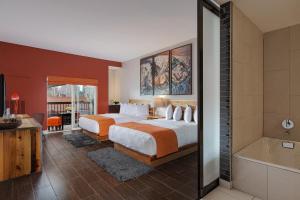 A bed or beds in a room at Ravel Hotel Trademark Collection by Wyndham