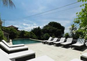 The swimming pool at or near Baliku Dive Resort