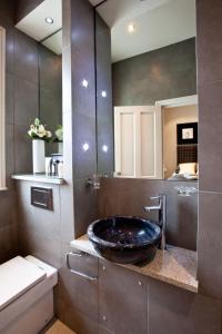 a bathroom with a black sink in the middle at Portland Apartments in Cheltenham