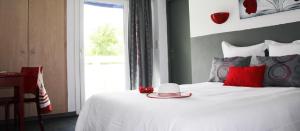 Кровать или кровати в номере Hotel du Porge