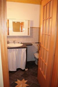 a bathroom with a sink and a toilet at porta marina ortigia in Siracusa