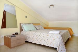 Posteľ alebo postele v izbe v ubytovaní Adriana casa vacanze mare Etna Sicilia