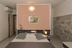 Postel nebo postele na pokoji v ubytování Hotel Amalfitana