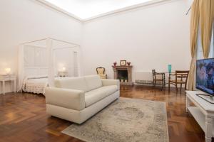 a white living room with a white couch and a bed at Residenze al Castello in Cagliari