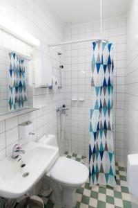 Kylpyhuone majoituspaikassa Lepaan Kartanon Toimela