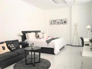 Katil atau katil-katil dalam bilik di YAMA HOTEL & ROOFTOP BAR