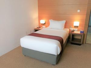 Katil atau katil-katil dalam bilik di YAMA HOTEL & ROOFTOP BAR