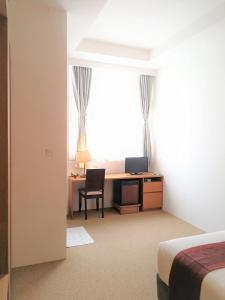 Televisyen dan/atau pusat hiburan di YAMA HOTEL & ROOFTOP BAR