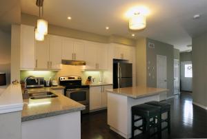 Dapur atau dapur kecil di Boardwalk Homes - Executive Guest Rooms & Townhomes