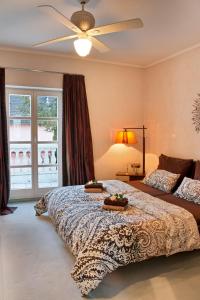 a bedroom with a bed and a ceiling fan at Lion Homestay Munich in Munich