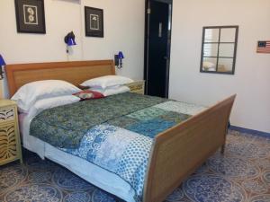Ένα ή περισσότερα κρεβάτια σε δωμάτιο στο Great Escape and Breakfast Inn