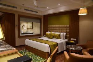 Llit o llits en una habitació de Lemon Tree Hotel Siliguri