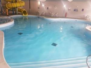Piscine de l'établissement Kent Getaways ou située à proximité