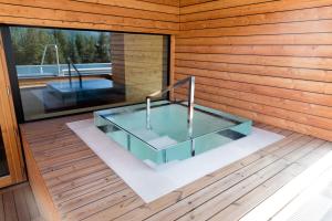 Bazén v ubytování Hotel Gran Paradiso nebo v jeho okolí