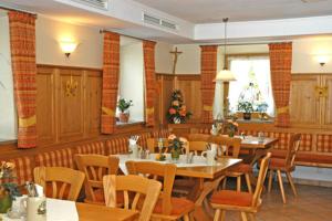 Restaurace v ubytování Gasthaus Gumping + 13 fotografií
