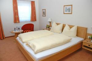Postel nebo postele na pokoji v ubytování Gasthaus Gumping