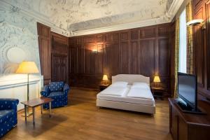 Ein Bett oder Betten in einem Zimmer der Unterkunft Hotel Schloss Neustadt-Glewe